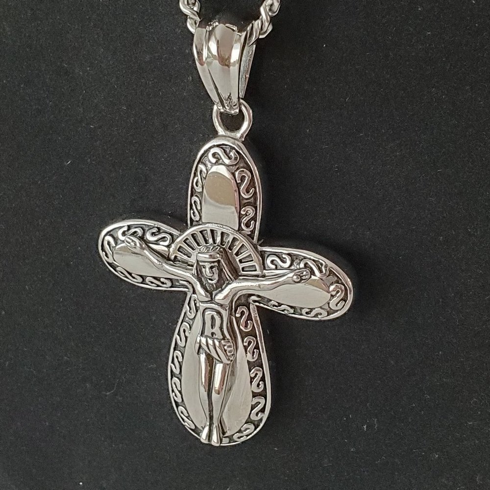 Chisel Men's 24" Necklace Stainless Jesus Crucifix Cross Pendant Curb Chain